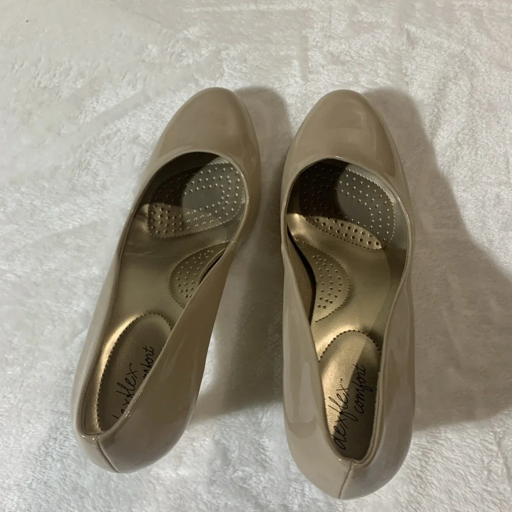 Dexflex Comfort Heels Women's Beige Size 11W